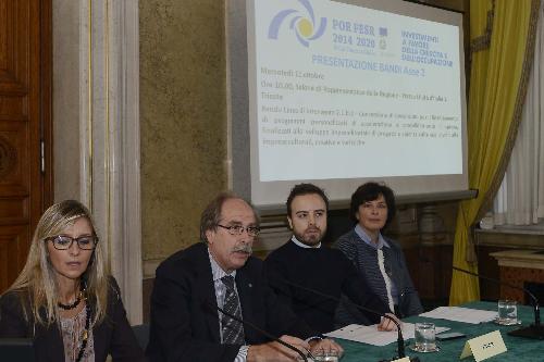 Gianni Torrenti (Assessore regionale Cultura, Sport e Solidarietà) durante l'incontro per la presentazione di un bando Por Fesr - Trieste 11/10/2017